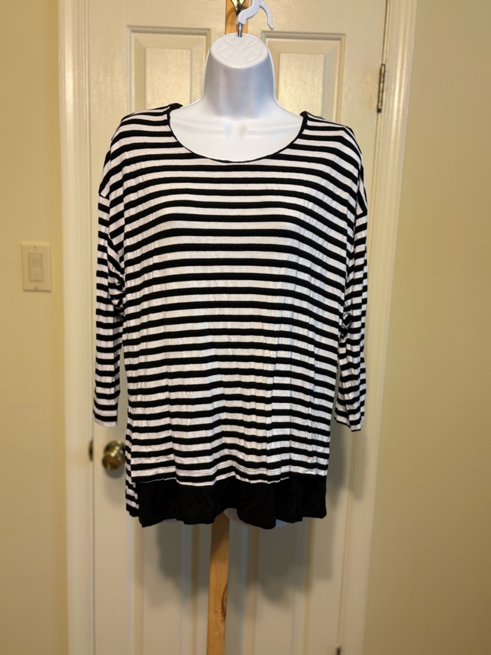 MARLED ESSENTIALS Striped Black/White Scoop Neck Top & Attached Camisole Size: L